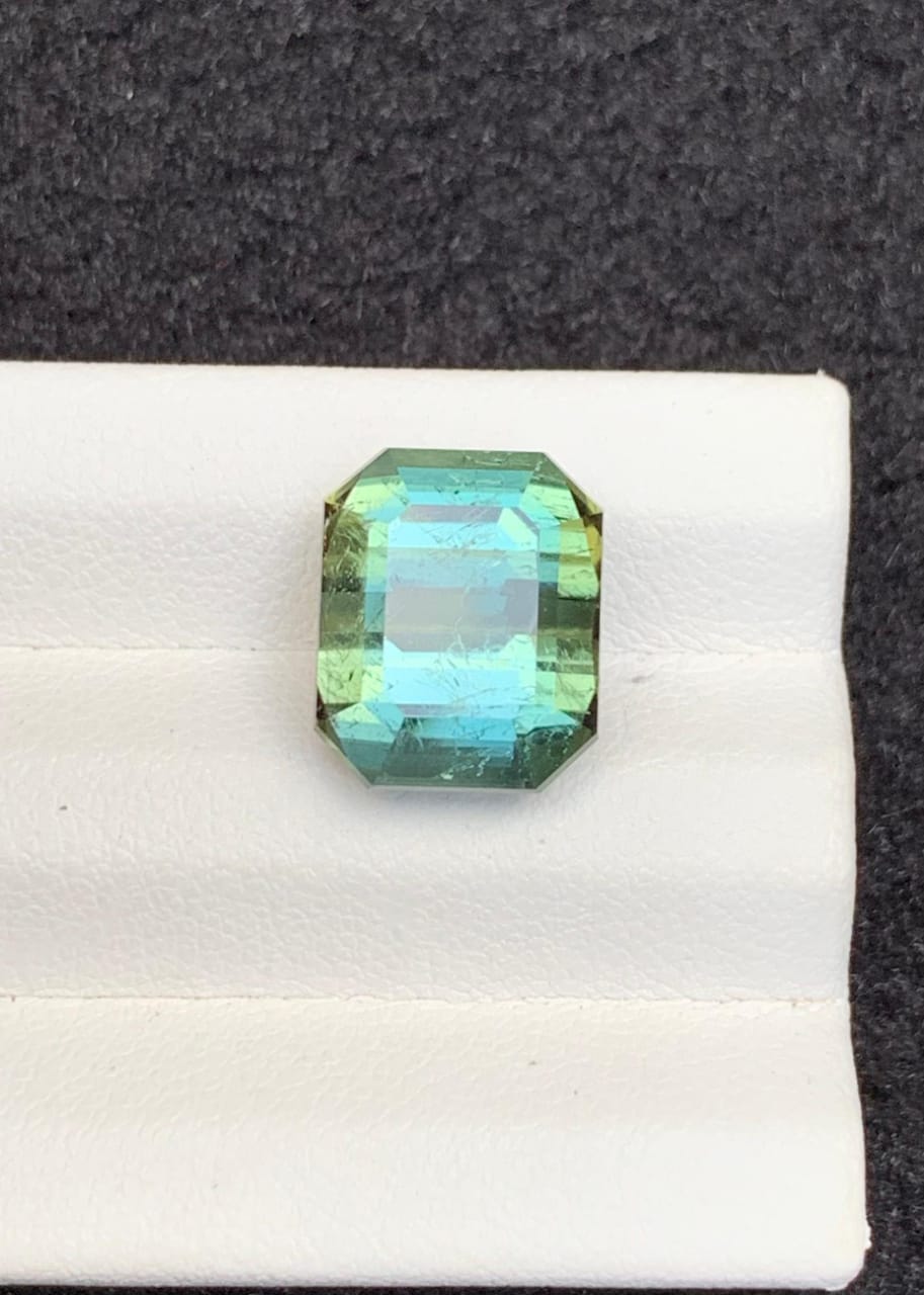 Natural green Tourmaline 9 Carats Faceted Gemstone for Sale